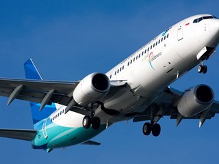 B737