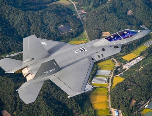 韩首架量产型 KF-21 战机交付空军